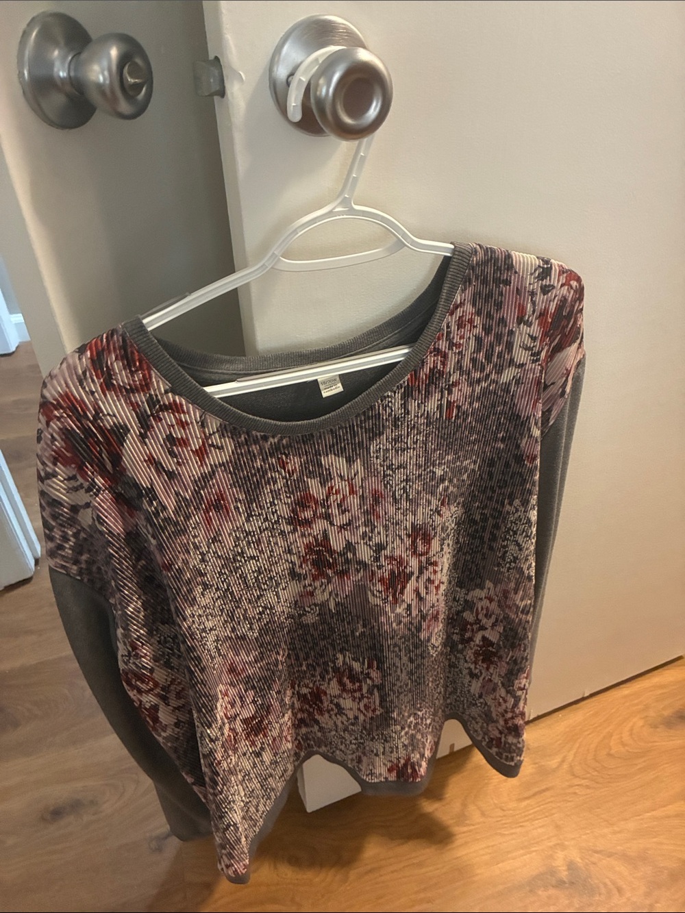 Women’s Floral Gray Pullover Top - Floral Print